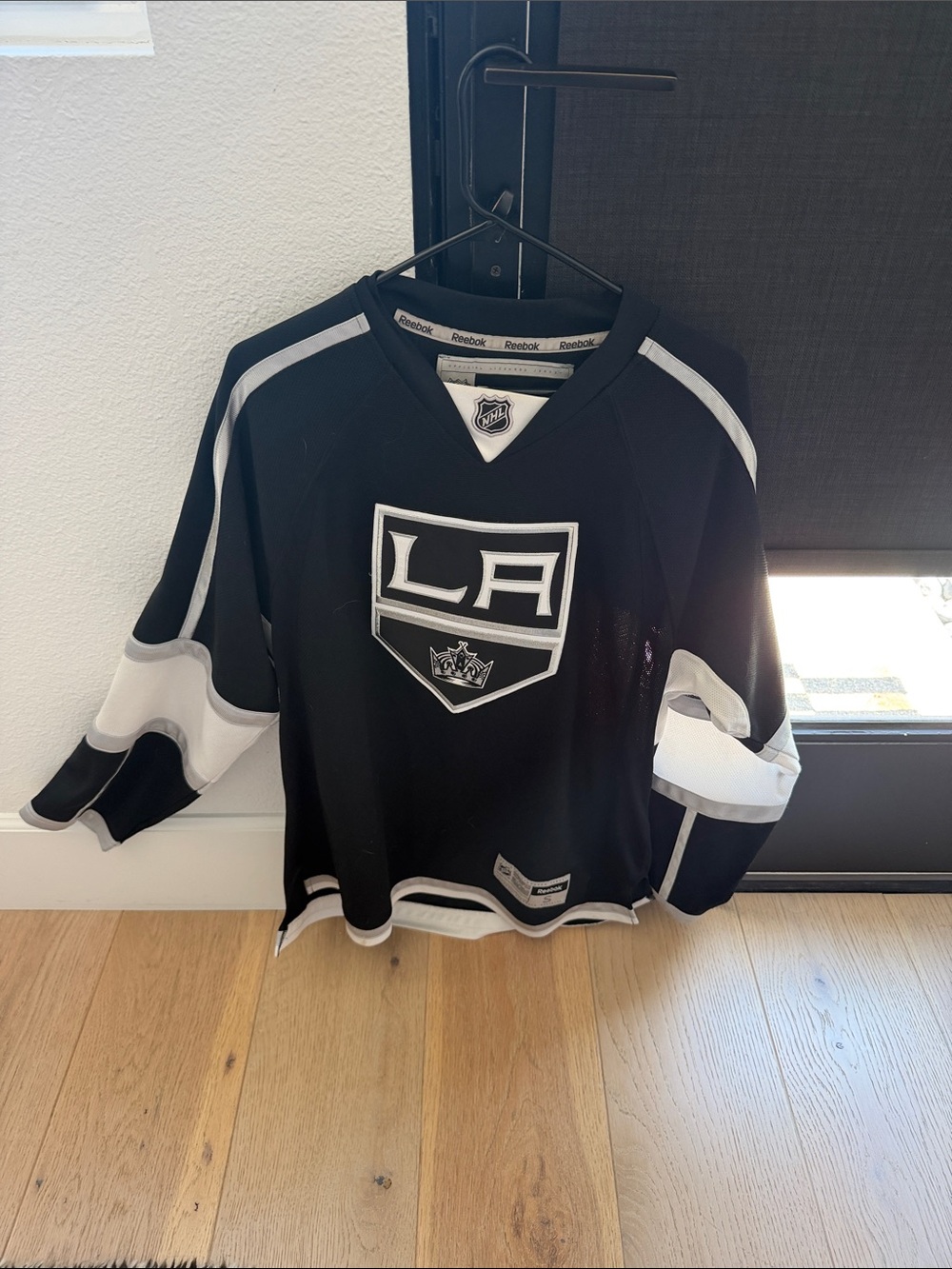 Reebok Black and White LA Kings Hockey Doughty Jersey Size Small